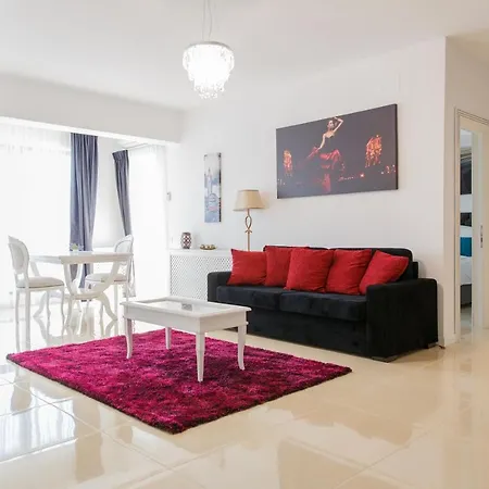 Miriam Mamaia Apartment *